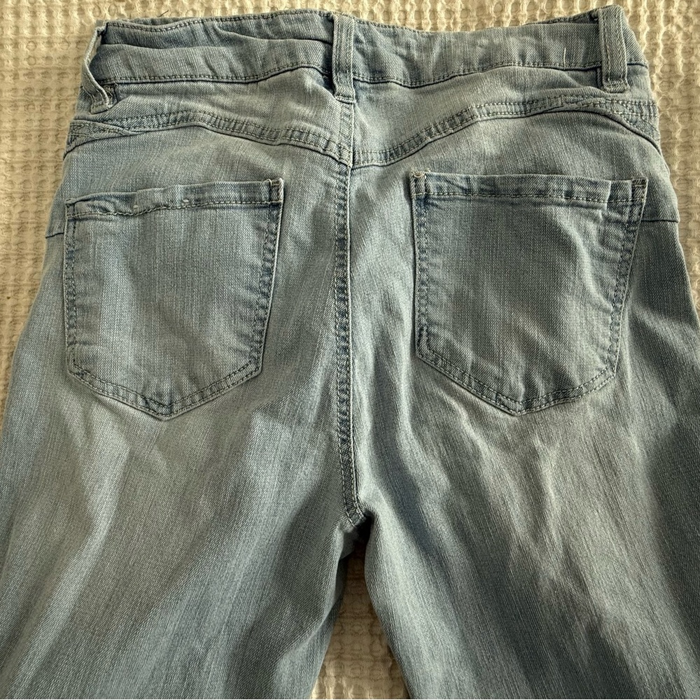 D. Jeans light blue denim jeans ladies size 6